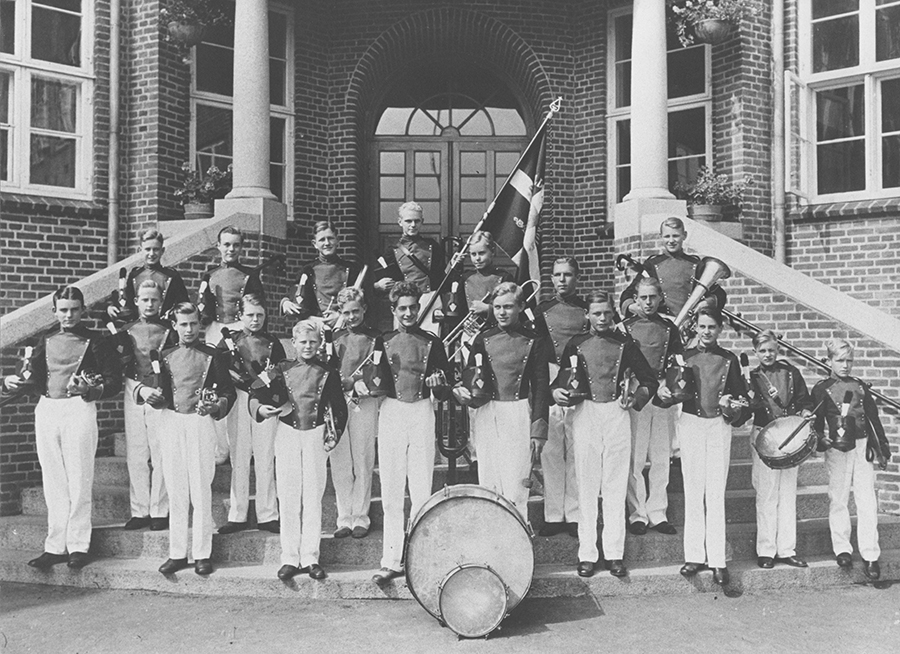 1935